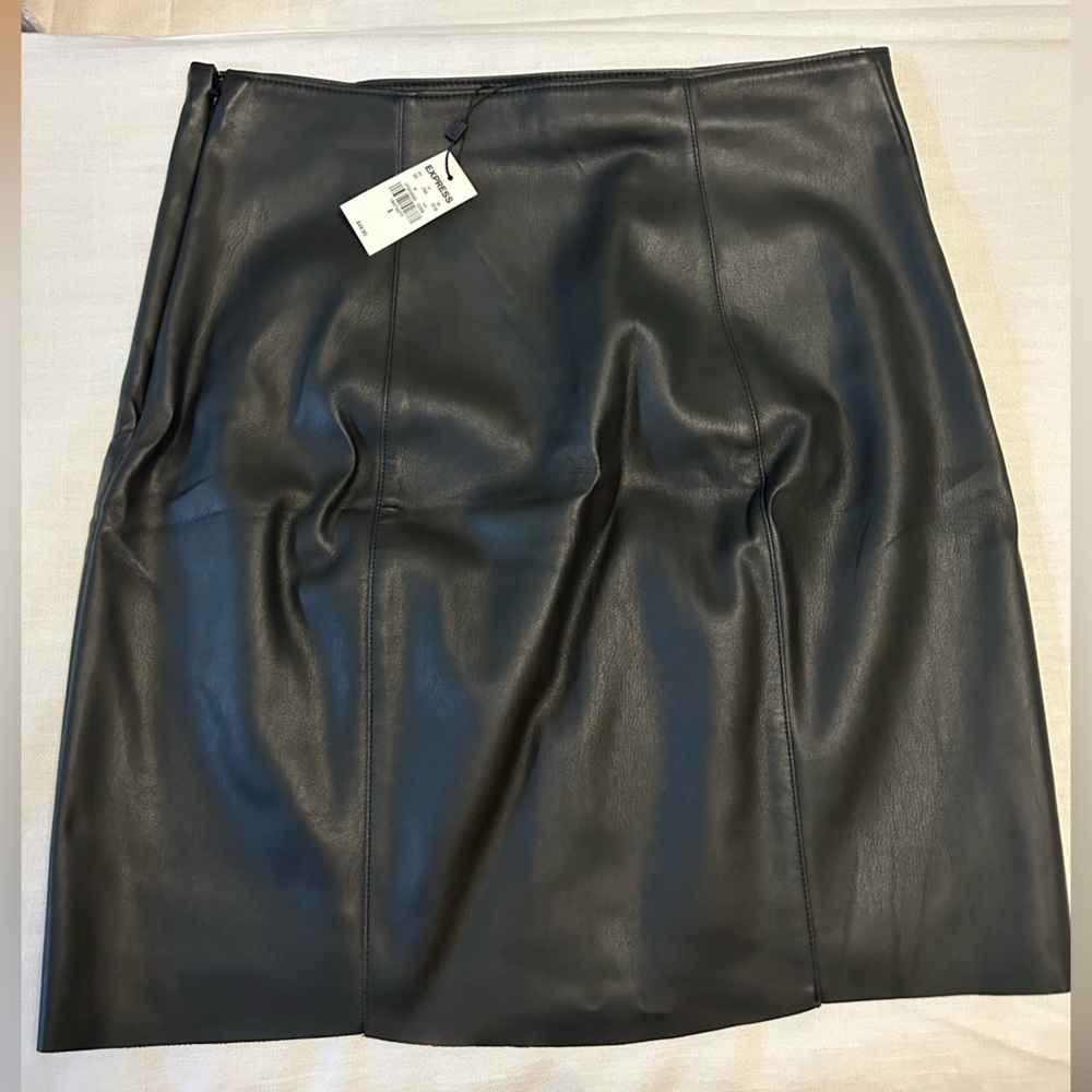 Express. Women’s Medium. Black Leather Skirt.